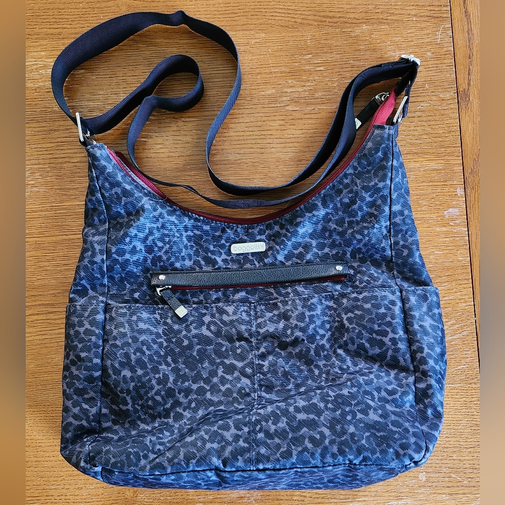 Large Baggallini Crossbody Leopard Print Bag